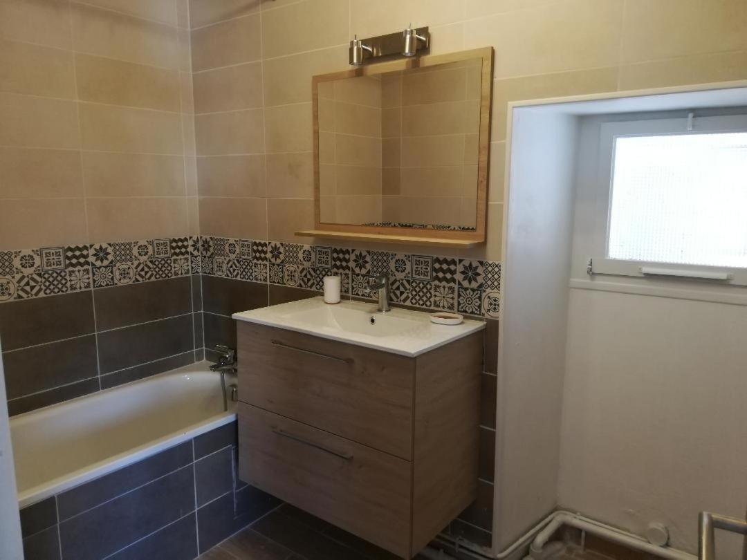 Appartement T2 Dans Le Centre Ville D'Ангулем Екстер'єр фото
